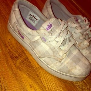 Nike 6.0 shoe barely worn.